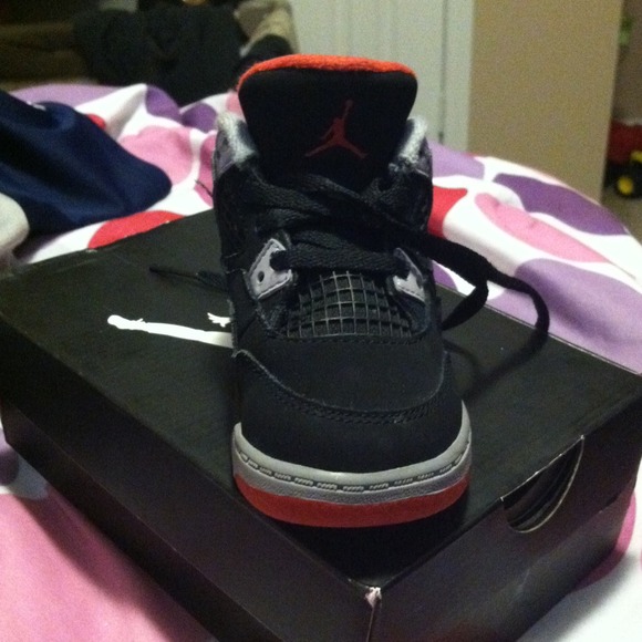 🔴🔴 SOLD 🔴🔴 Retro toddler jordans - Picture 2 of 2