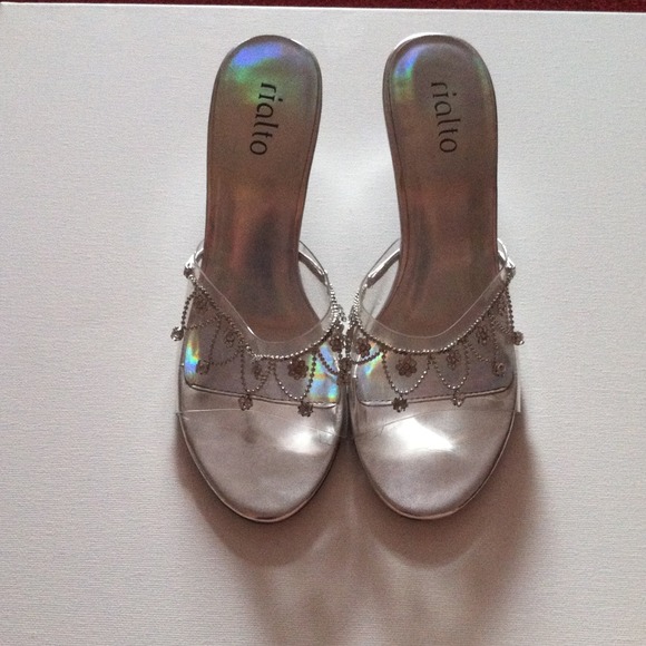 Size 6 Rialto shoes. Worn only once.