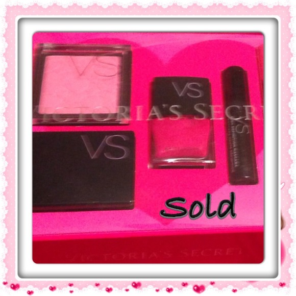 Victoria Secret's Makeup Set -Sold / Bundle