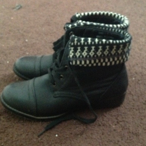Boots - Picture 2 of 4
