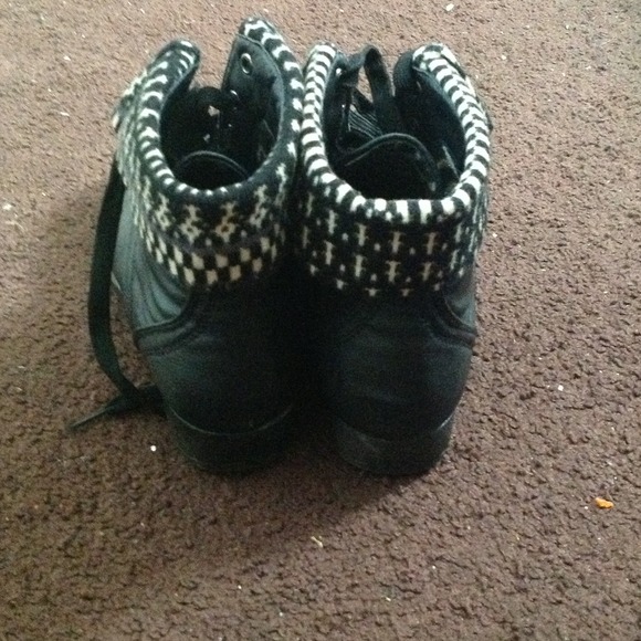 Boots - Picture 3 of 4
