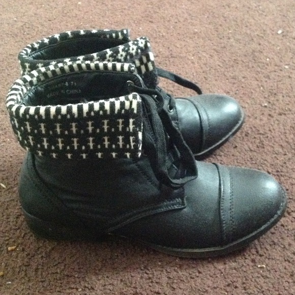 Boots - Picture 4 of 4