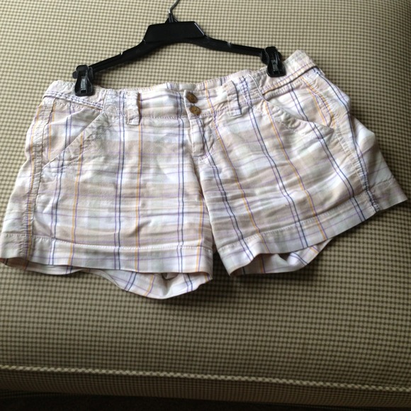 Cute pair of shorts with purple blue tans