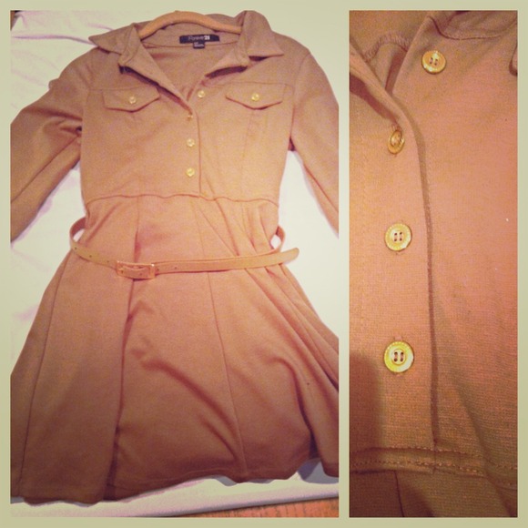 🚫ON HOLD🚫 Stretchy tan shirt dress w/ belt