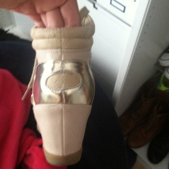 **DOUBLE REDUCED**Beige and gold wedge sneakers - Picture 3 of 4