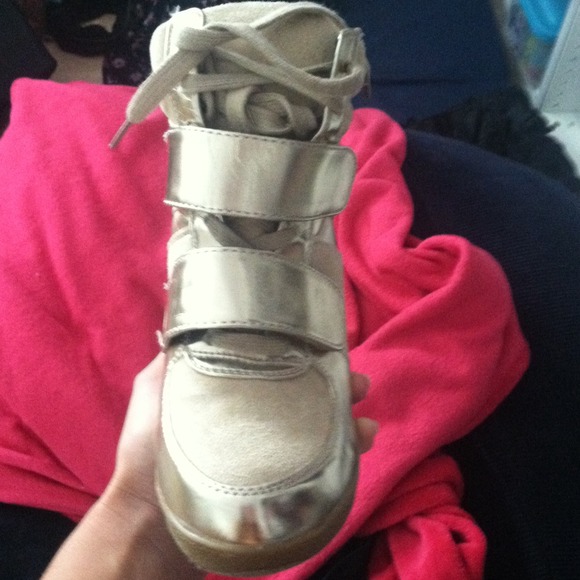 **DOUBLE REDUCED**Beige and gold wedge sneakers - Picture 4 of 4