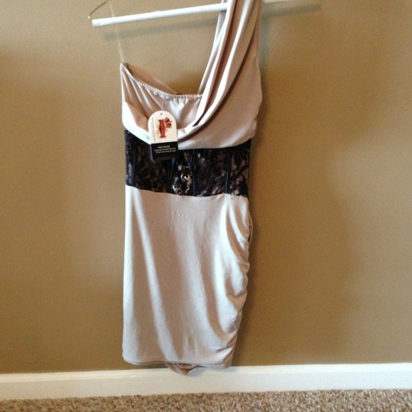 Dress - Picture 6 of 6