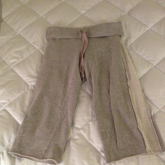 Grey yoga capris
