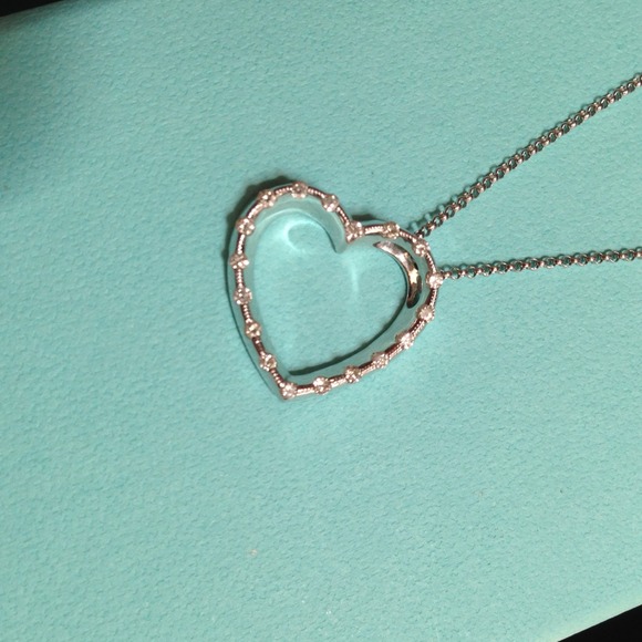 💥SOLD💥14k White gold heart/diamond pendant