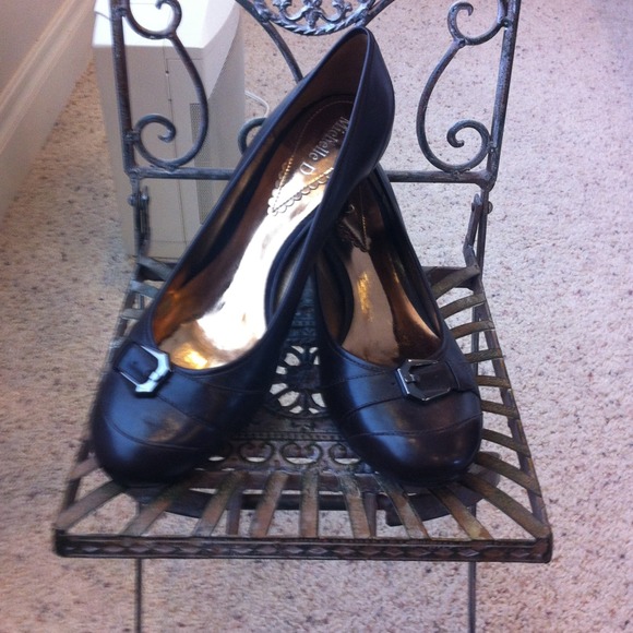 SOLD Never Worn Michelle D Kitten Heels