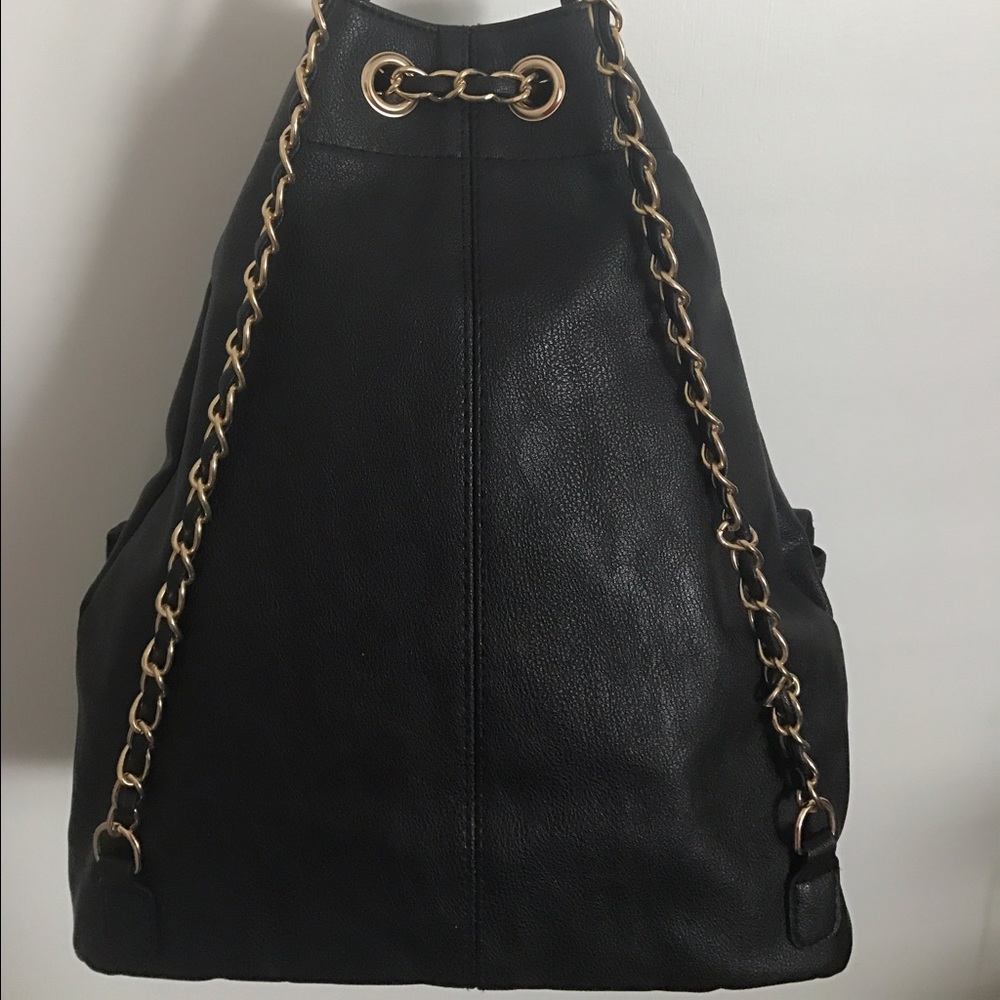 Quilted Pockets Chainstrap Backpack - Picture 2 of 4