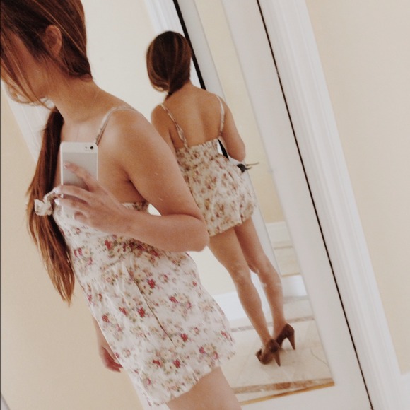 ‼️FINAL REDUCTION Floral romper - Picture 3 of 3