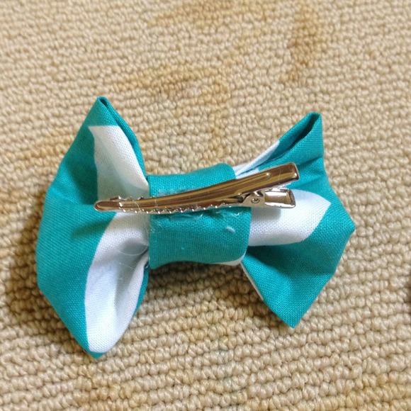 Small bow - Picture 2 of 3
