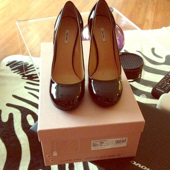 Miu Miu patent leather black pumps