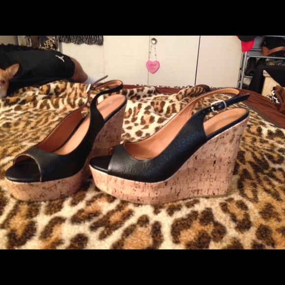 Black Wedges