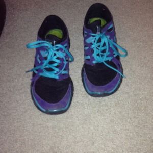 Nike free tennis shoes