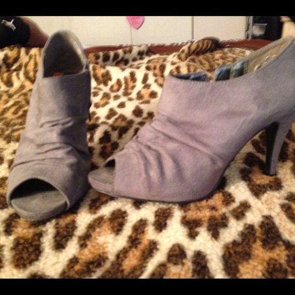 Grey open toed Heels