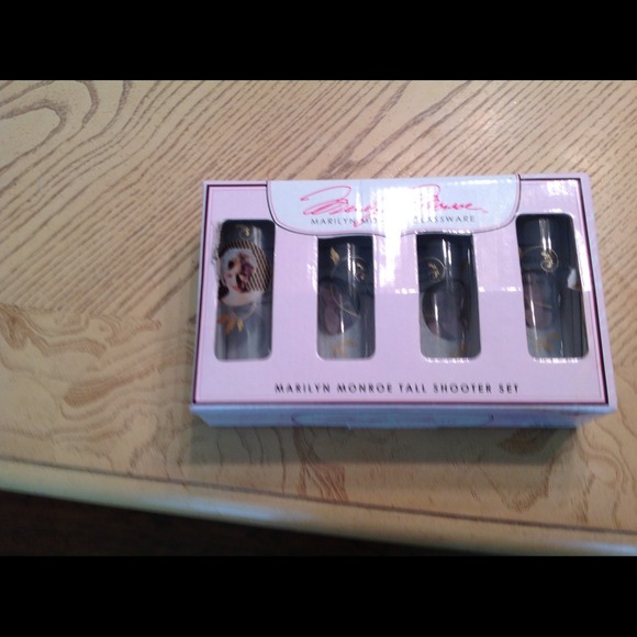 tchap reserve Collectors Item*Shot Glasses BNIB*