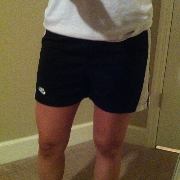 🚫Sold in bundle🚫 Nike work out shorts - Picture 4 of 4