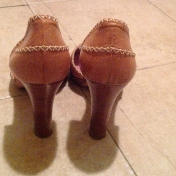 BCBG MAX AZRIA Beige Open Toe Pumps Sz 39/9B - Picture 3 of 4