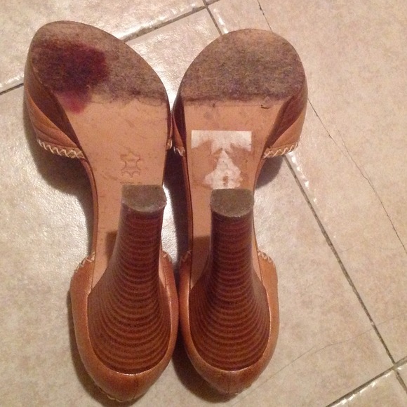 BCBG MAX AZRIA Beige Open Toe Pumps Sz 39/9B - Picture 4 of 4