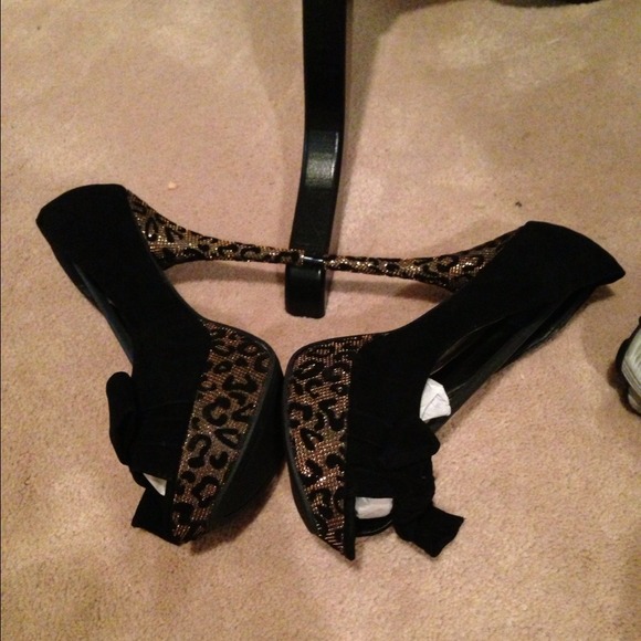 Darling Velvet Just Fabulous Shoes w/Leopard Print - Picture 2 of 4