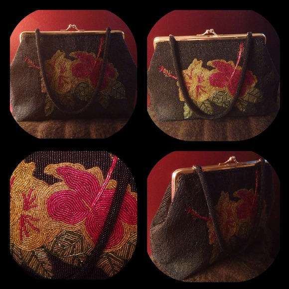 Black beaded handbag with vintage flair - Picture 2 of 4