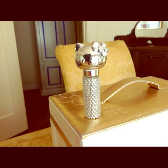 LE Hello Kitty Rhinestone Refillable Roll-On Case