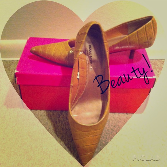 🎀Isaac Mizrahi Kitten Heels🎀