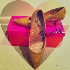 🎀Isaac Mizrahi Kitten Heels🎀