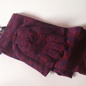 A scarf, hat and gloves. They've never been used!