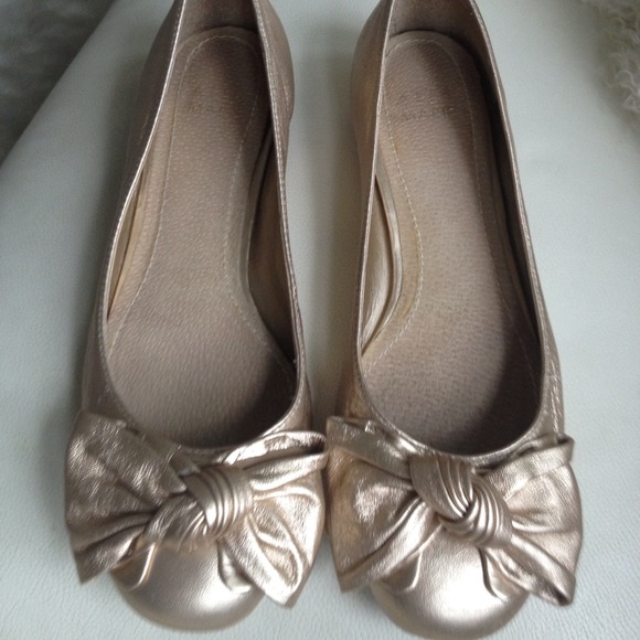 Gold Ballerina Shoes with Bow Sz 38.5 - Picture 4 of 5
