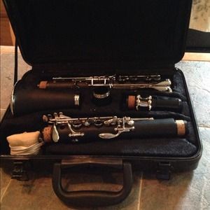 GENTLY USED STUDENT CLARINET!
