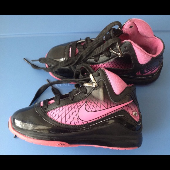 SOLD!!! Nike Kids Size 11