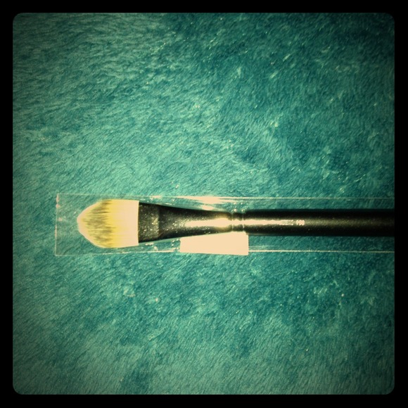 SOLD! NEW MAC Foundation Brush #190