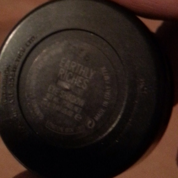 MAC Earthly Riches eyeshadow - Picture 2 of 2