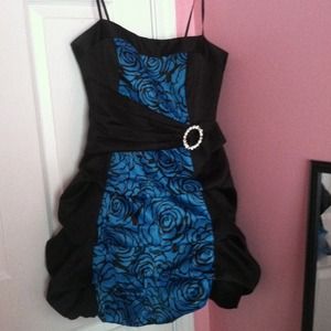 Size 9/10 homecoming dress 👍