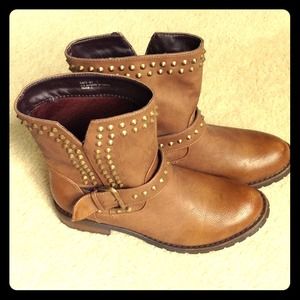 NWOT Brown studded boot