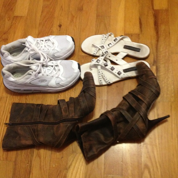 Two size 9 shoes
