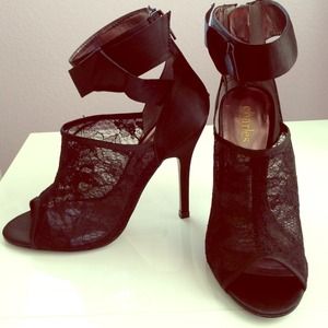 Charles David, Black Satin and Lace Heels