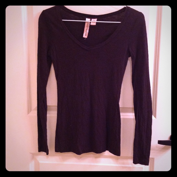 Black long sleeve tee - Picture 1 of 1