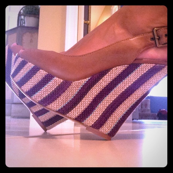 Steve Madden Tan Wedge!