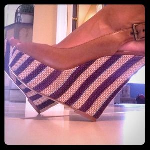 Steve Madden Tan Wedge!