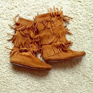 HOLD😉 Minitonka fringe suede boots
