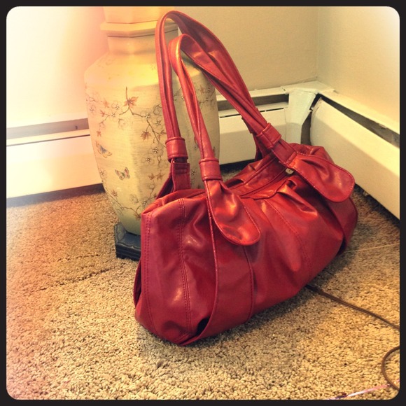 Red (leather?) purse! Super cute!