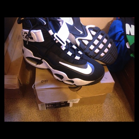 NIKE AIR MAX GRIFFEYS SIZE 6.5