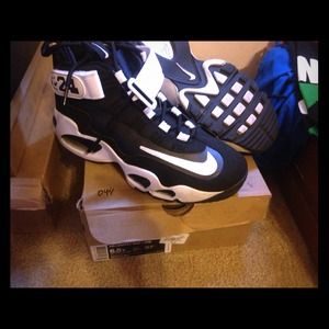 NIKE AIR MAX GRIFFEYS SIZE 6.5