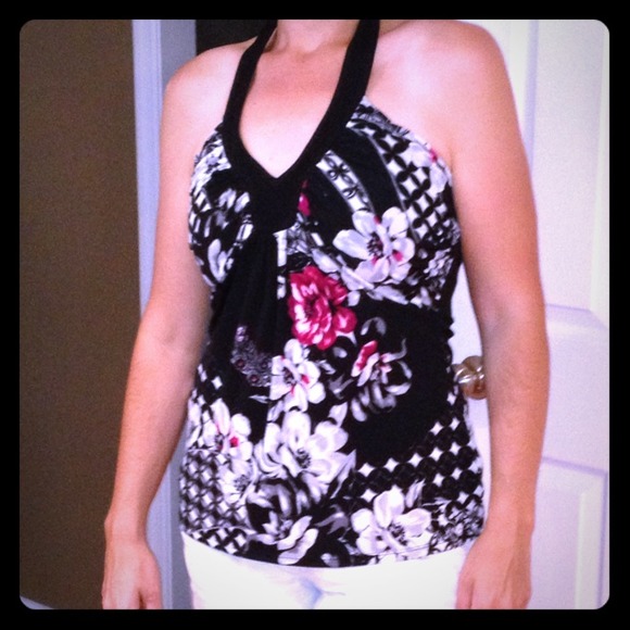 ❗❗SOLD❗❗White House Black Market New Floral Top