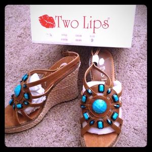 Two Lips 4" wedge shoes