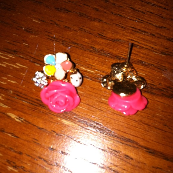 Freeeee!!!!!! Ear rings
